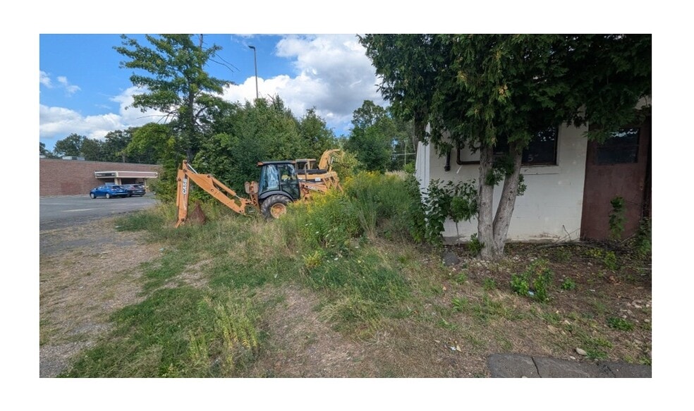 36 Tunxis Ave, Bloomfield, CT à louer - Photo de l’immeuble – Image 3 sur 10