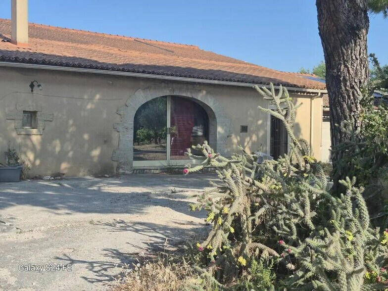 Bureau dans Châteauneuf-du-Pape à louer - Photo de l’immeuble – Image 2 sur 7