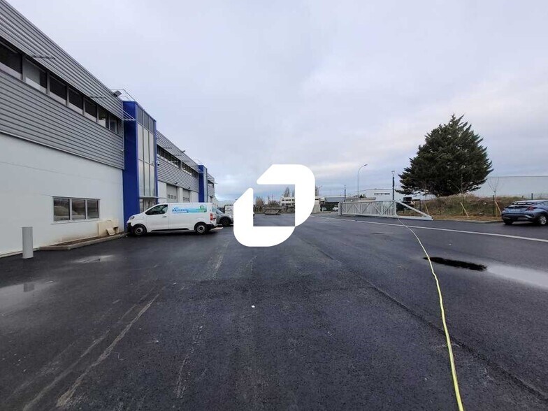 Local d’activités dans Brétigny-sur-Orge à louer - Photo de l’immeuble – Image 3 sur 12