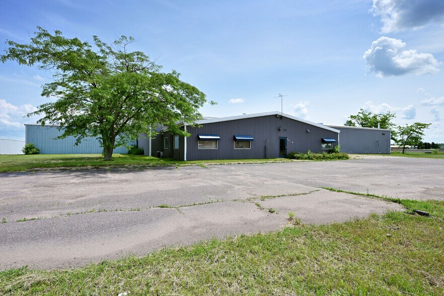 150 N 18th St, Barron, WI à vendre - Photo de l’immeuble – Image 2 sur 14