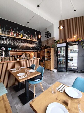 Plus de détails pour Local commercial à louer