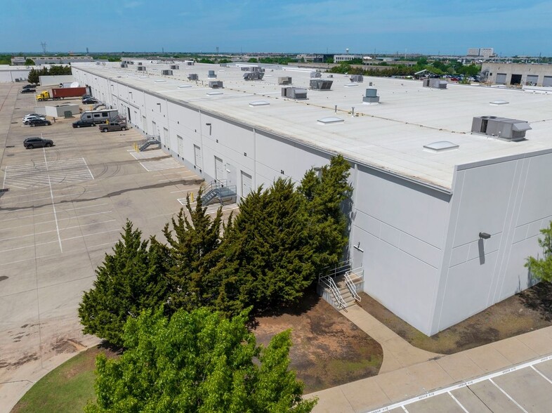 10570 John W Elliott Dr, Frisco, TX à louer - Photo de l’immeuble – Image 2 sur 3