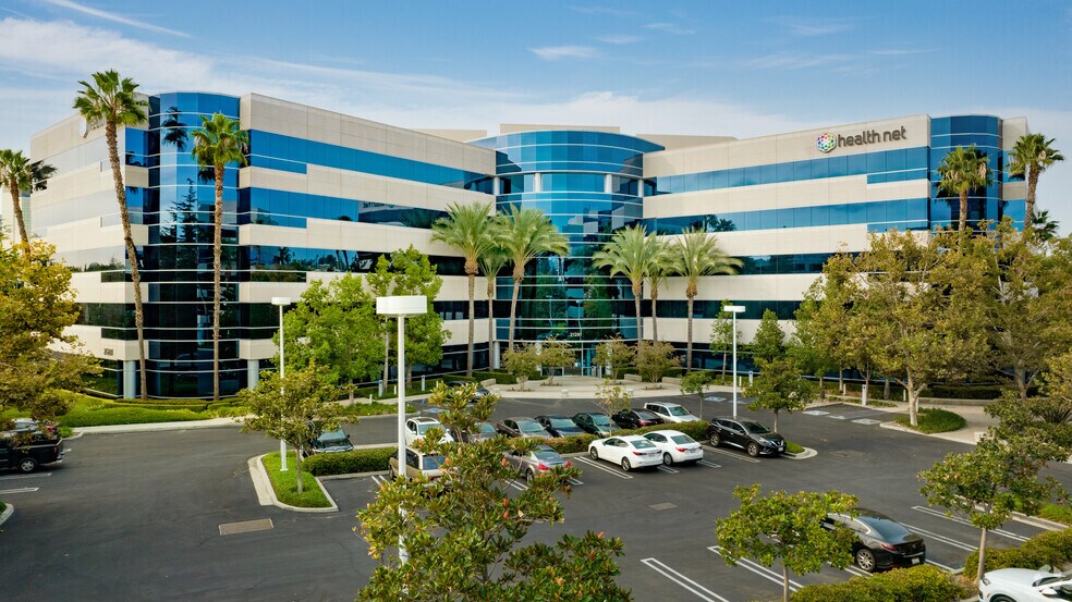 21281 Burbank Blvd, Woodland Hills, CA à louer - Photo de l’immeuble – Image 1 sur 8