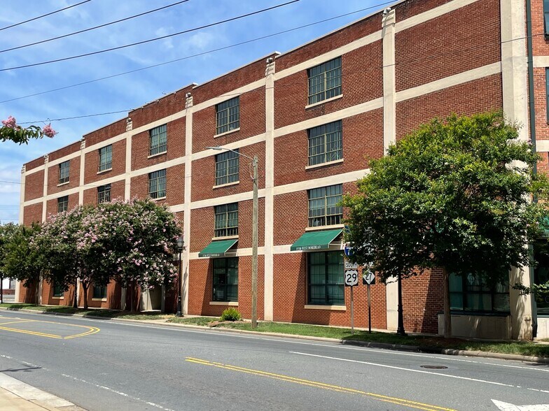 1230 W Morehead St, Charlotte, NC à louer - Photo de l’immeuble – Image 2 sur 19