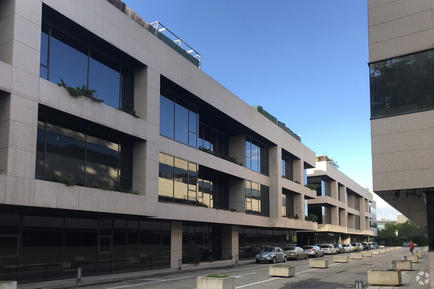 Bureau dans San Sebastián de los Reyes, Madrid à vendre - Photo de l’immeuble – Image 2 sur 2