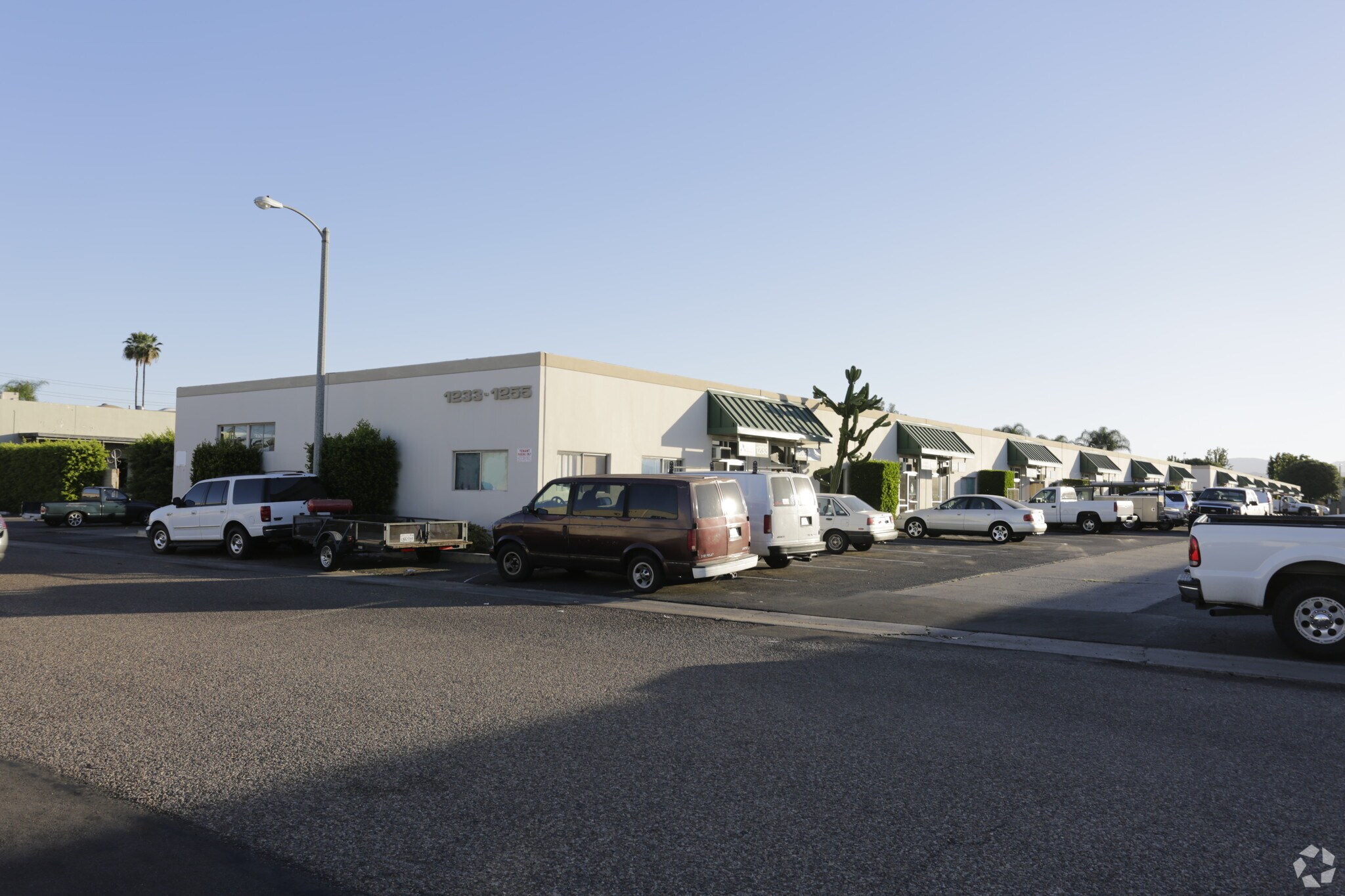 1233-1255 S Wright St, Santa Ana, CA à louer Photo principale– Image 1 sur 5