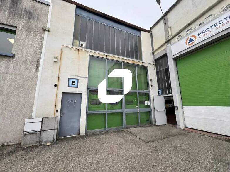 158 Avenue Francis De Pressensé, Vénissieux à louer - Photo de l’immeuble – Image 3 sur 18