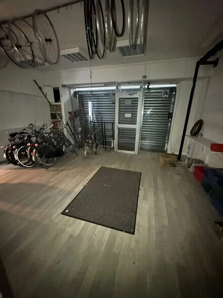 Local commercial dans Paris à louer - Photo de l’immeuble – Image 3 sur 5