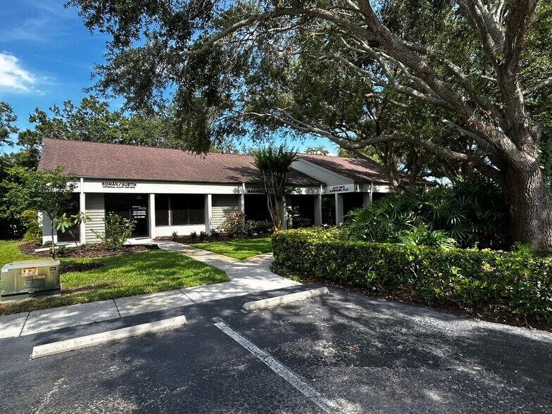 1811 N Belcher Rd, Clearwater, FL à vendre - Photo de l’immeuble – Image 2 sur 14