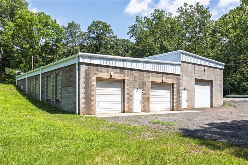 1799 Triphammer Rd, South Park, PA à vendre - Photo de l’immeuble – Image 3 sur 6