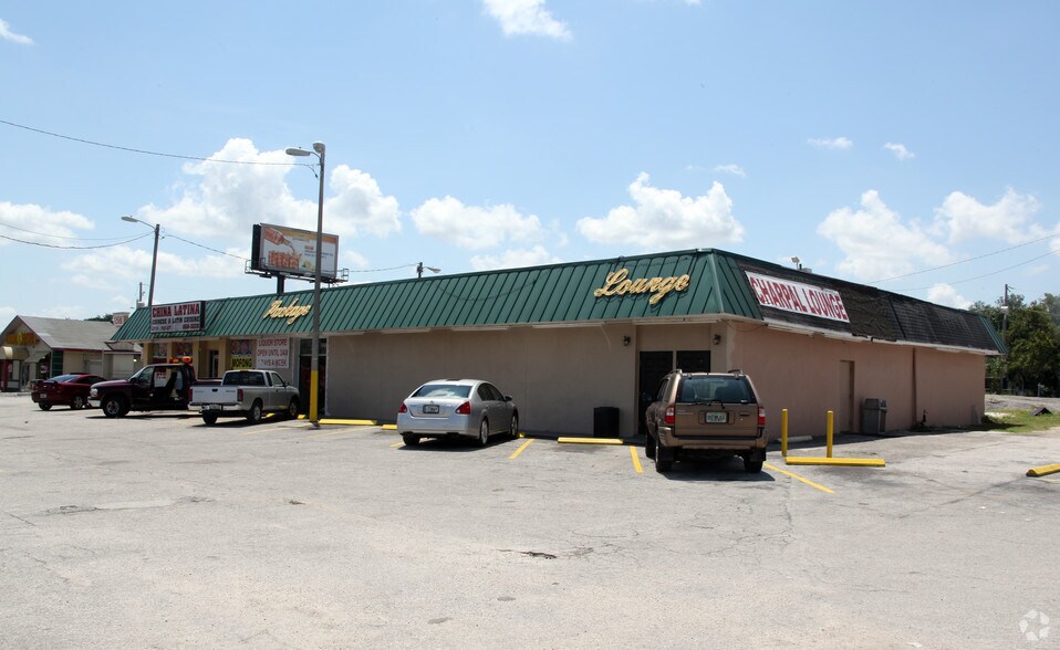 3711 E Busch Blvd, Tampa, FL à louer - Photo de l’immeuble – Image 2 sur 8