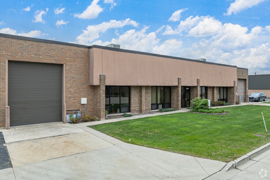 961 N Du Page Ave, Lombard, IL à louer - Photo principale – Image 1 sur 5