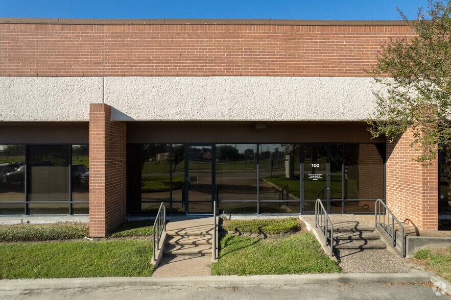 6001 Stonington St, Houston, TX à louer - Photo de l’immeuble – Image 2 sur 14