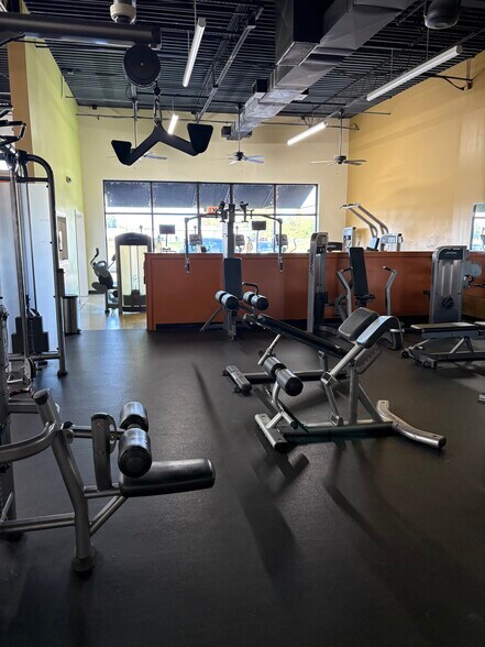 2490 Parr Ave, Dyersburg, TN à louer - Photo de l’immeuble – Image 2 sur 4