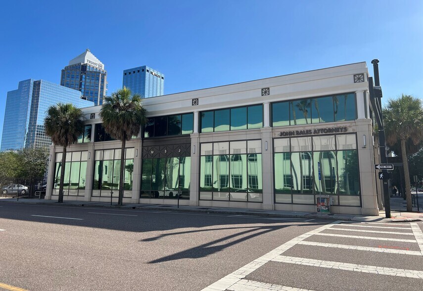 625 E Twiggs St, Tampa, FL à louer - Photo de l’immeuble – Image 1 sur 16
