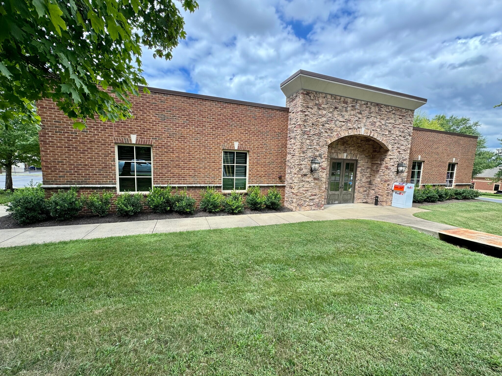 212 N Castle Heights Ave, Lebanon, TN à louer Photo de l’immeuble– Image 1 sur 14