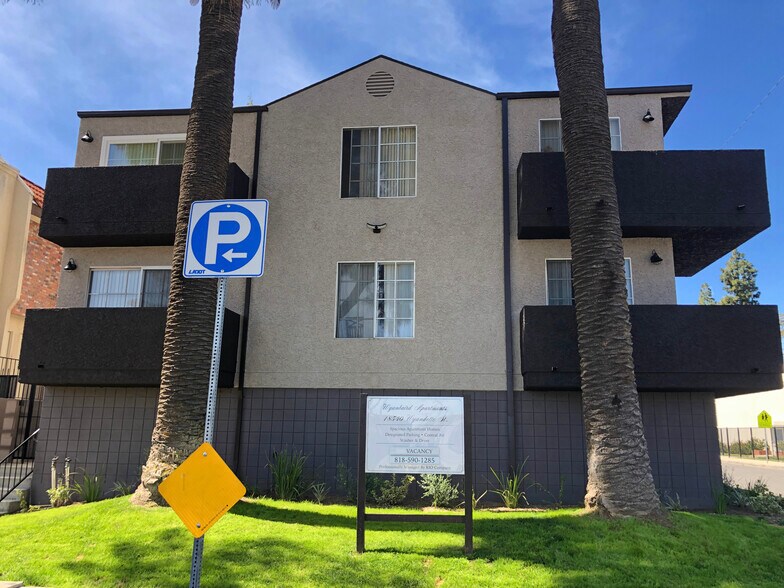 18540 Wyandotte St, Reseda, CA à vendre - Photo de l’immeuble – Image 2 sur 5