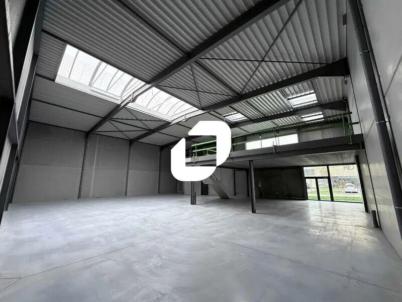 Local d’activités dans Le Mesnil-Amelot à louer Photo de l’immeuble– Image 1 sur 29