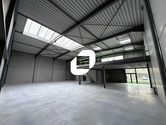 Plus de détails pour Bureau, Local d'activités à louer