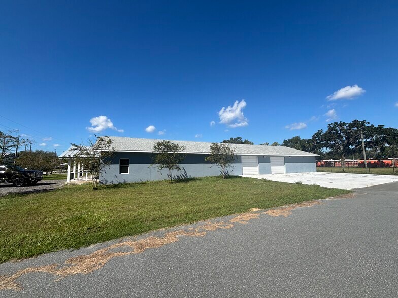 8595 W Goodman Ln, Homosassa, FL à louer - Photo de l’immeuble – Image 2 sur 13