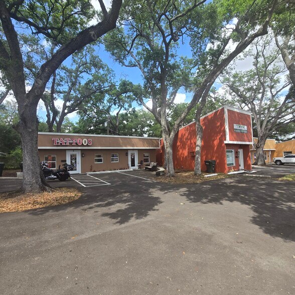 624 E Bay Dr, Largo, FL à louer - Photo de l’immeuble – Image 3 sur 4