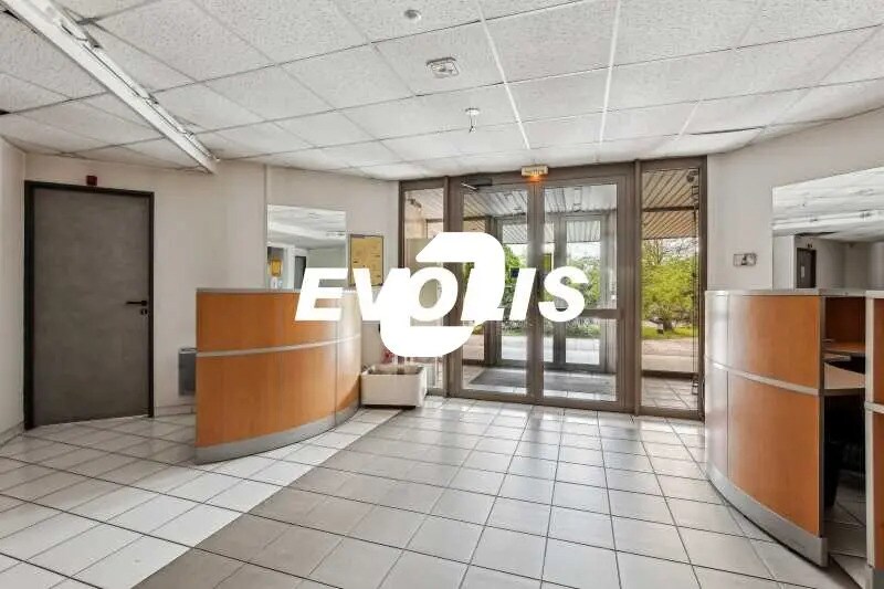 Bureau dans Goussainville à louer - Photo de l’immeuble – Image 3 sur 14