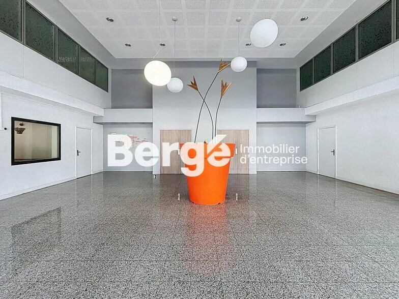 Bureau dans Carros à louer - Photo de l’immeuble – Image 1 sur 10