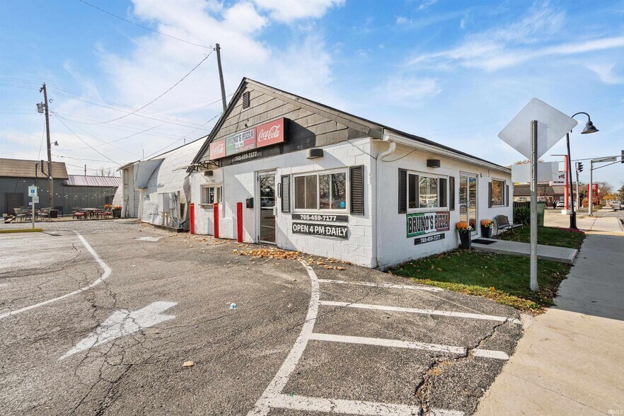 1215 W Jefferson St, Kokomo, IN à vendre - Photo principale – Image 1 sur 20