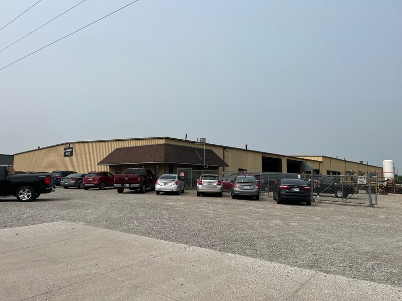 800 Weston Ave, Kendallville, IN à louer - Photo de l’immeuble – Image 2 sur 16