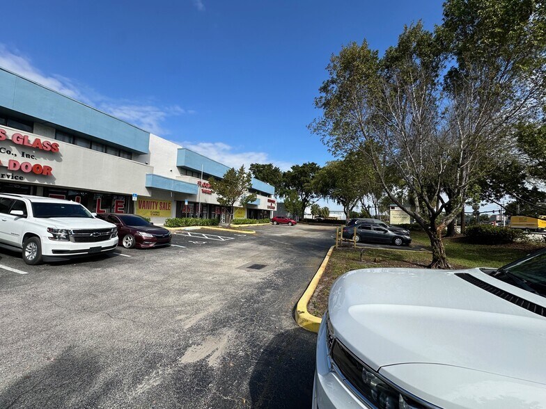 1711-1759 N Powerline Rd, Pompano Beach, FL à louer - Photo de l’immeuble – Image 2 sur 3