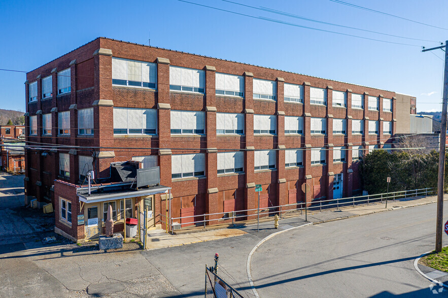 70 North St, Torrington, CT à louer - Photo de l’immeuble – Image 1 sur 4