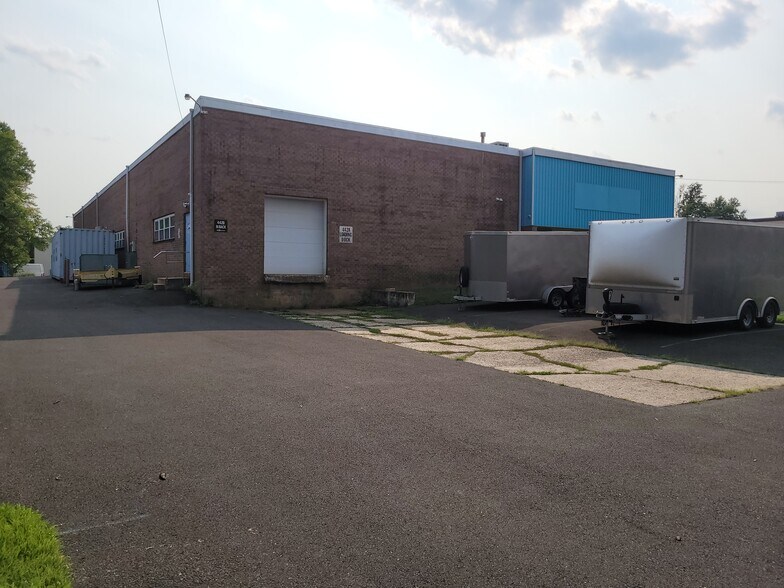 442 Pike Rd, Feasterville, PA à louer - Photo de l’immeuble – Image 2 sur 3