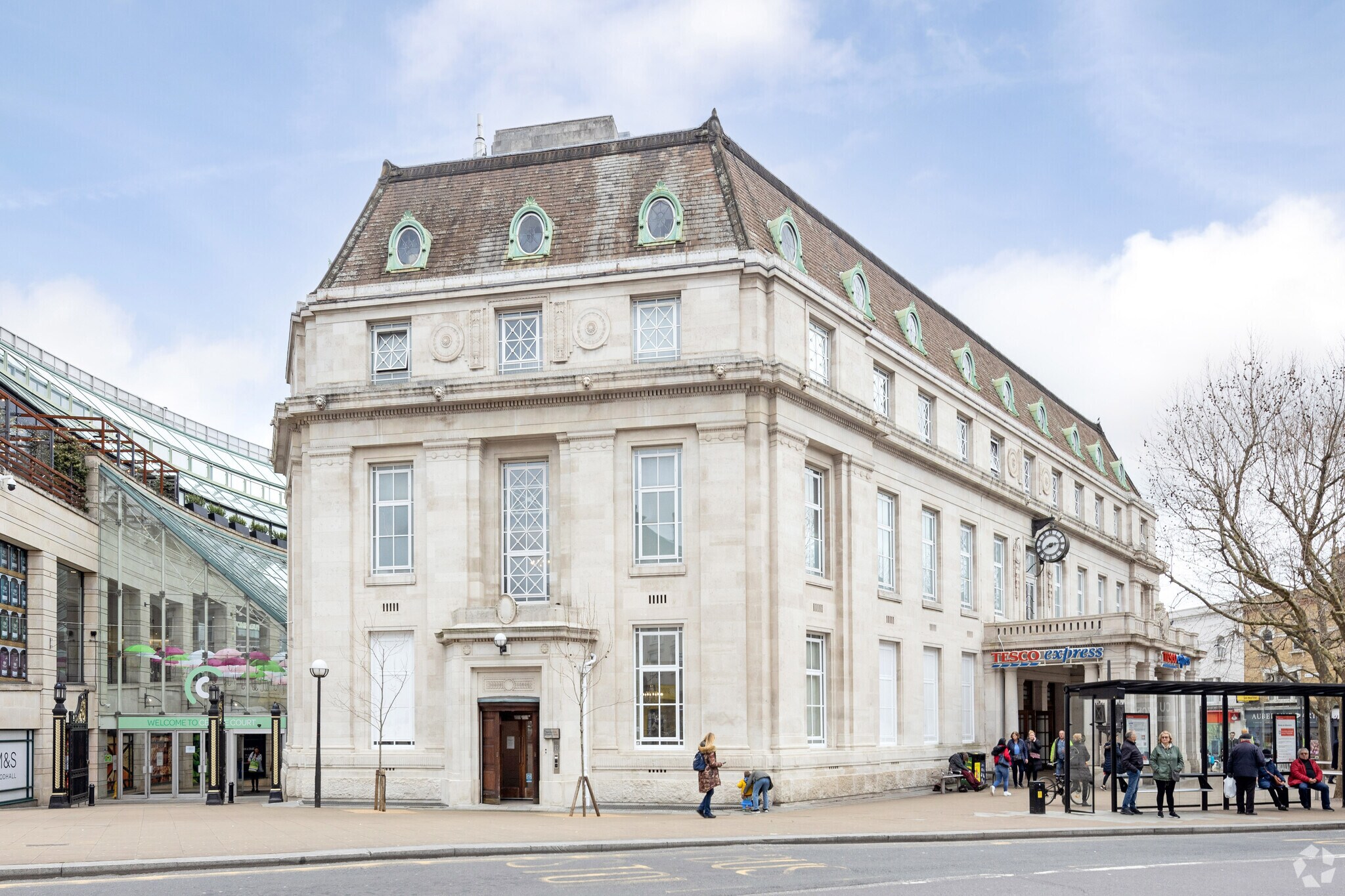 8 Queens Rd, Londres à louer Photo principale– Image 1 sur 17