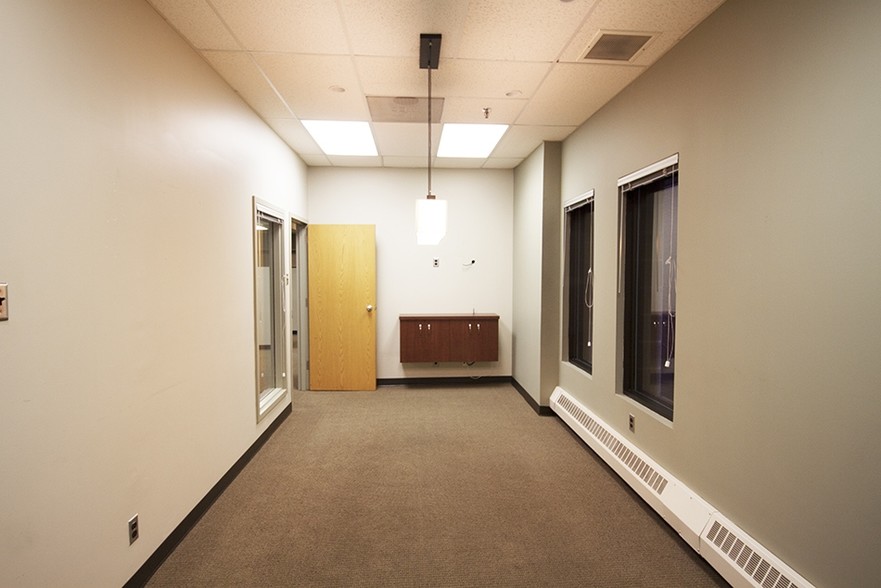 131 Provencher Blvd, Winnipeg, MB à louer - Photo intérieure – Image 2 sur 12