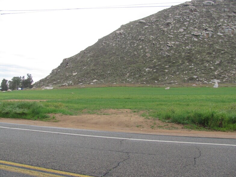 30620 Case Rd, Menifee, CA à vendre - Photo de l’immeuble – Image 3 sur 5