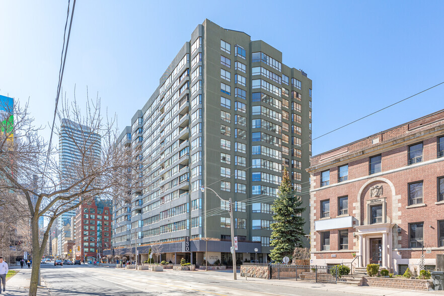 120 Carlton St, Toronto, ON à vendre - Photo de l’immeuble – Image 2 sur 15