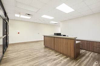 9250 Amberton Pky, Dallas, TX à louer Hall d’entrée– Image 2 sur 15