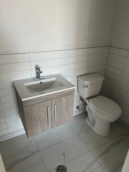 349-359 Ch De La Grande-Cote, Boisbriand, QC à louer - Photo intérieure – Image 2 sur 10