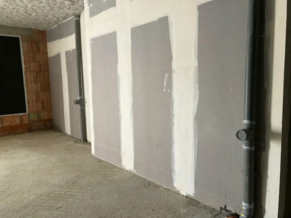 Local commercial dans Freneuse à vendre Photo intérieure– Image 1 sur 8