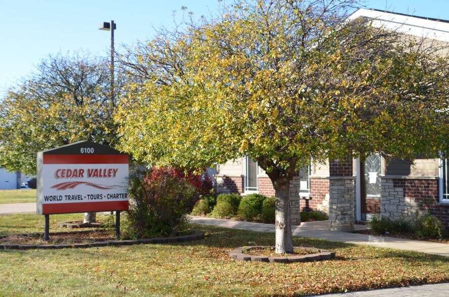 6100 7th Street Ct SW, Cedar Rapids, IA à vendre - Photo de l’immeuble – Image 2 sur 20