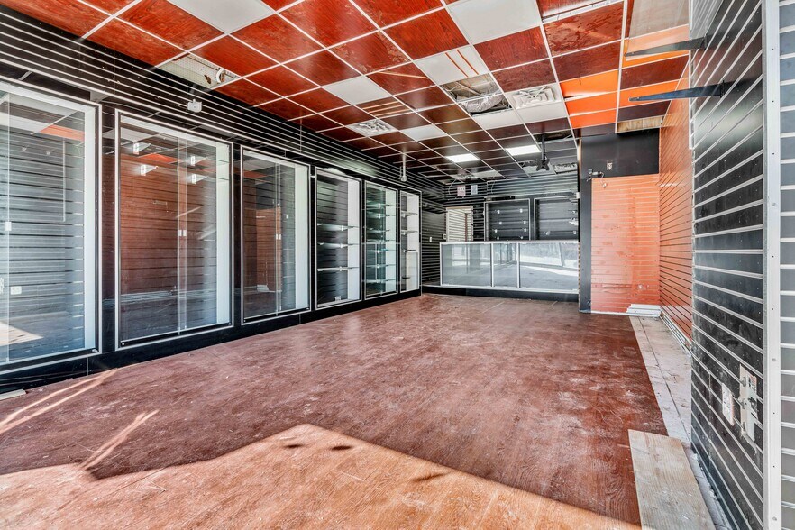 33-19 30th Ave, Long Island City, NY à louer - Photo de l’immeuble – Image 3 sur 7