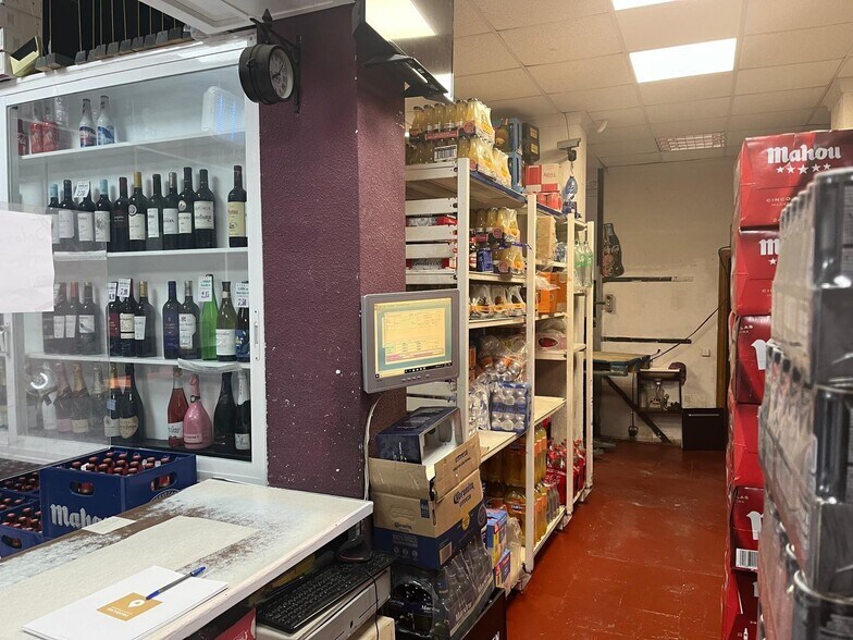 Immeuble residentiel dans Madrid, Madrid à vendre - Photo intérieure – Image 2 sur 5