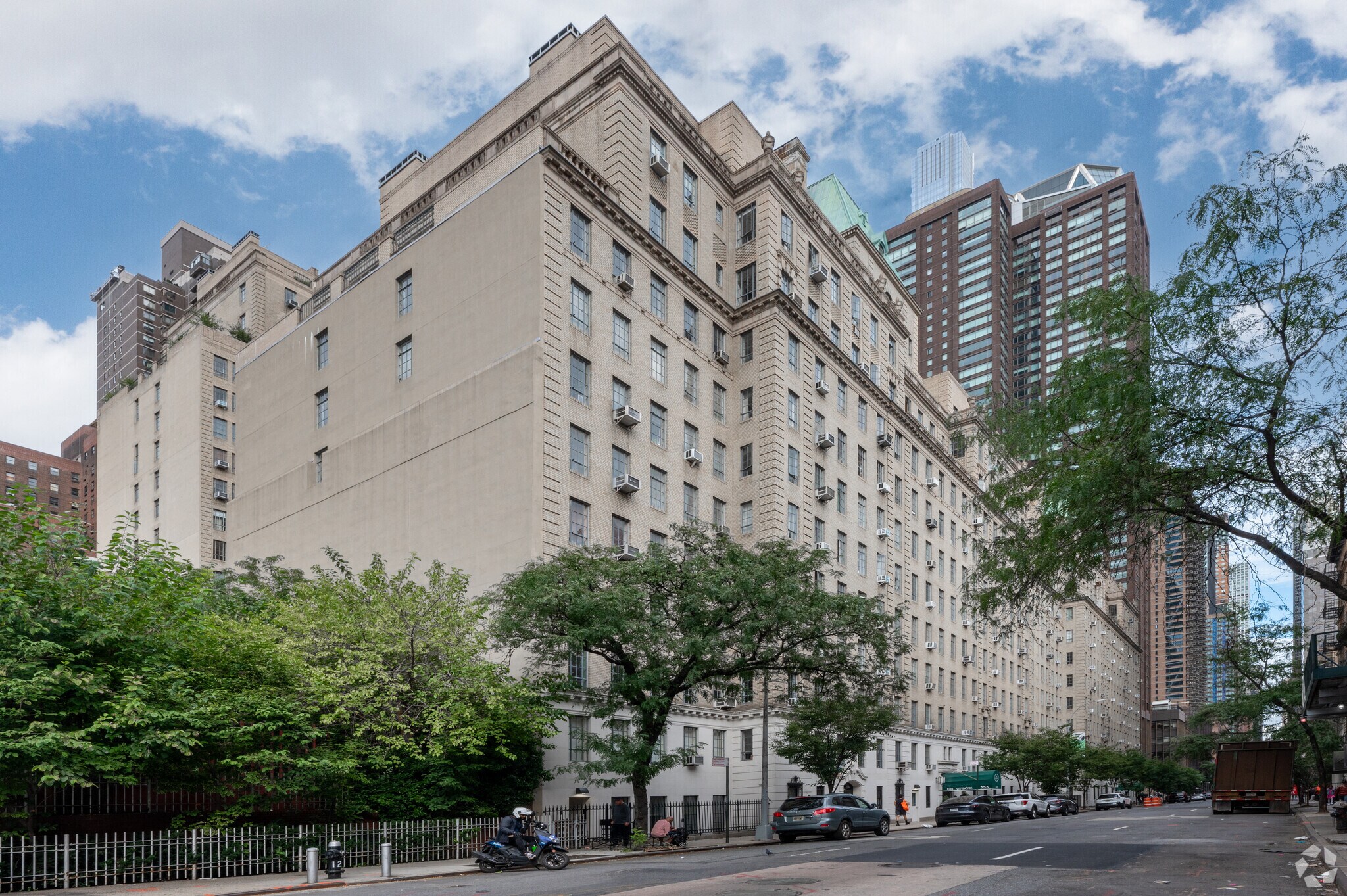 332-350 W 57th St, New York, NY à vendre Photo principale– Image 1 sur 36