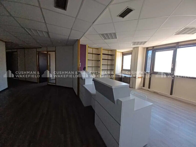 64 Avenue D'Haifa, Marseille à louer - Photo de l’immeuble – Image 2 sur 13