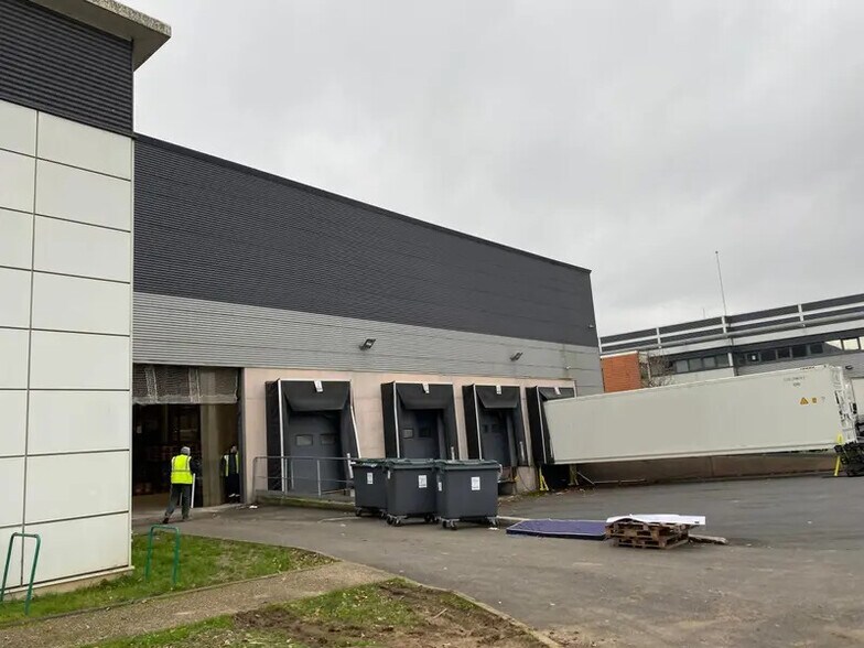 Local d’activités dans Gennevilliers à louer - Photo de l’immeuble – Image 2 sur 8