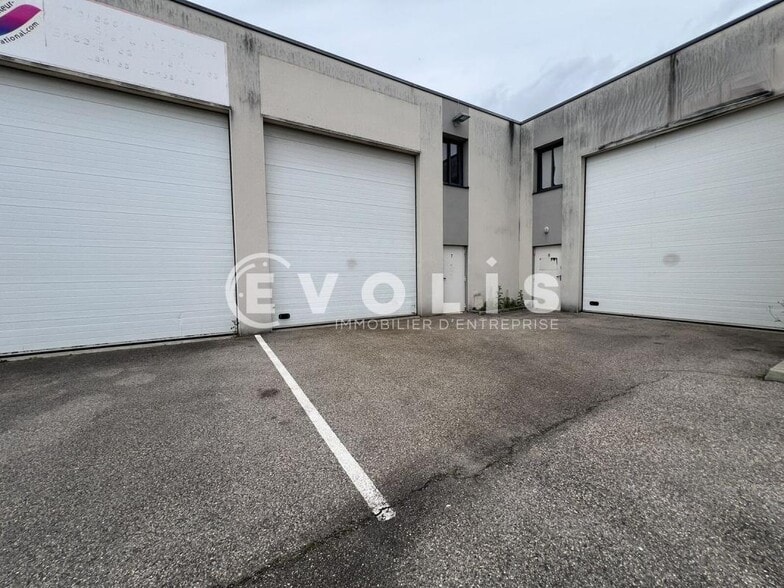 8 Rue Georges Polossat, Saint-Laurent-de-Mure à louer - Photo de l’immeuble – Image 1 sur 18