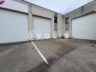 Plus de détails pour 8 Rue Georges Polossat, Saint-Laurent-de-Mure - Local d'activités à louer