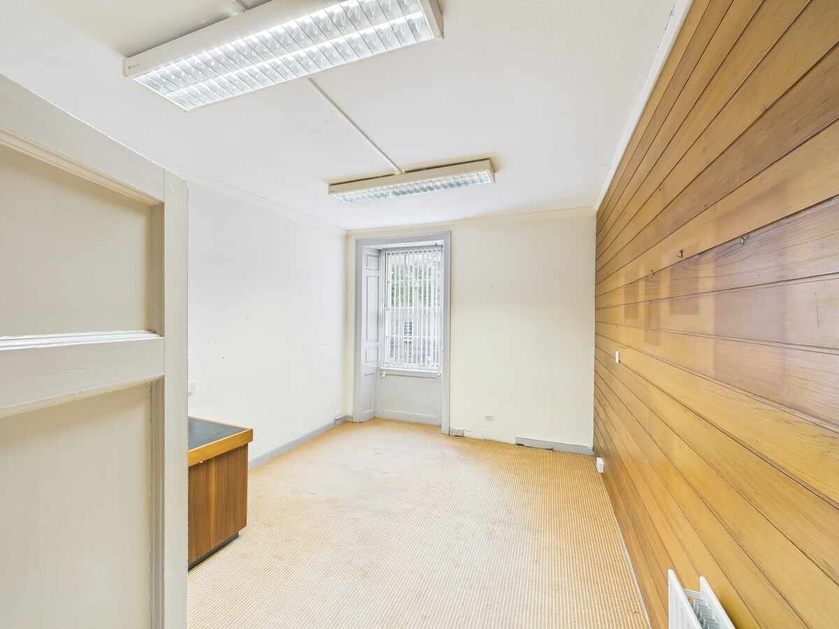 125 Nethergate, Dundee, ANS DD1 4DW - Lot 125 -  - Photo intérieure - Image 2 of 4