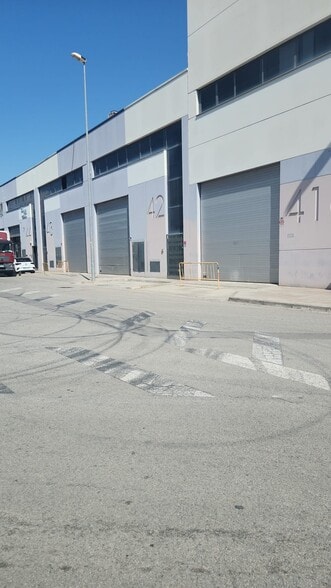 Industriel/Logistique dans Sant Vicenç dels Horts, Barcelona à louer - Photo de l’immeuble – Image 1 sur 1