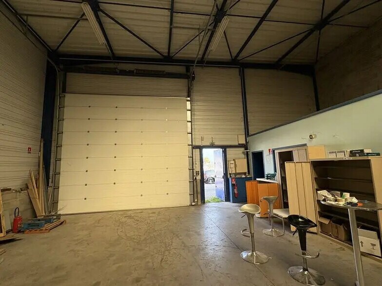 Local d'activités dans Colombier-Saugnieu à vendre - Photo de l’immeuble – Image 1 sur 5